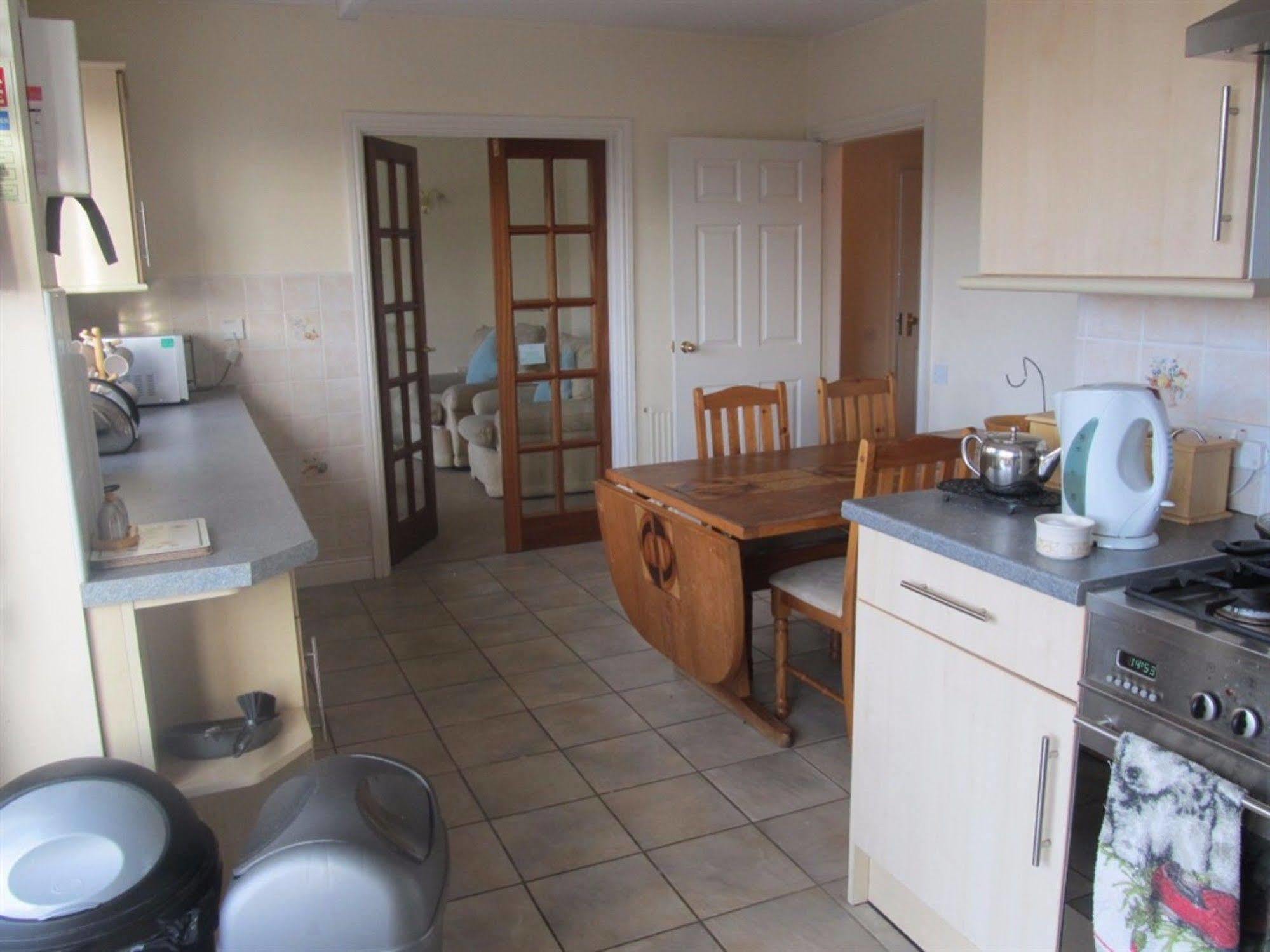 לייסטר Aaron Lodge Guest House מראה חיצוני תמונה